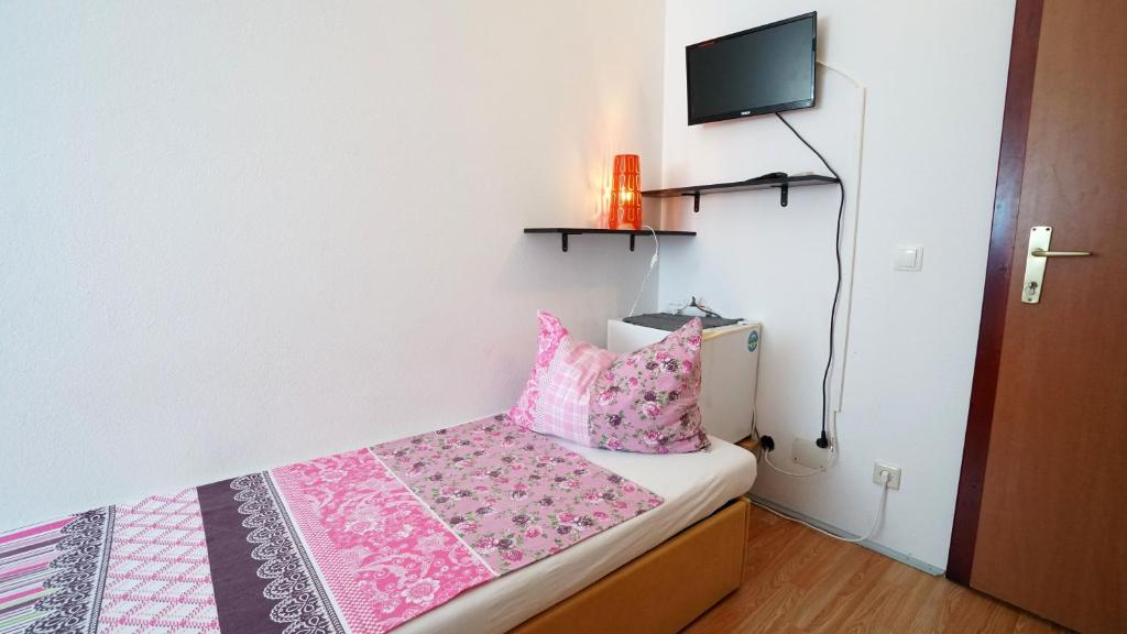 Budget Guest House Twin Room