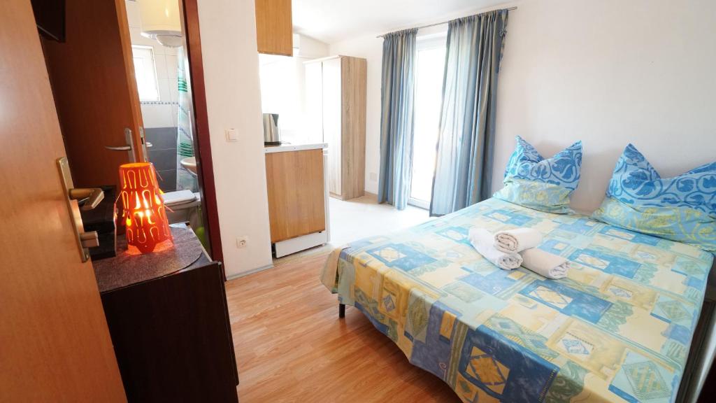 Budget Guest House Studio With Balcony